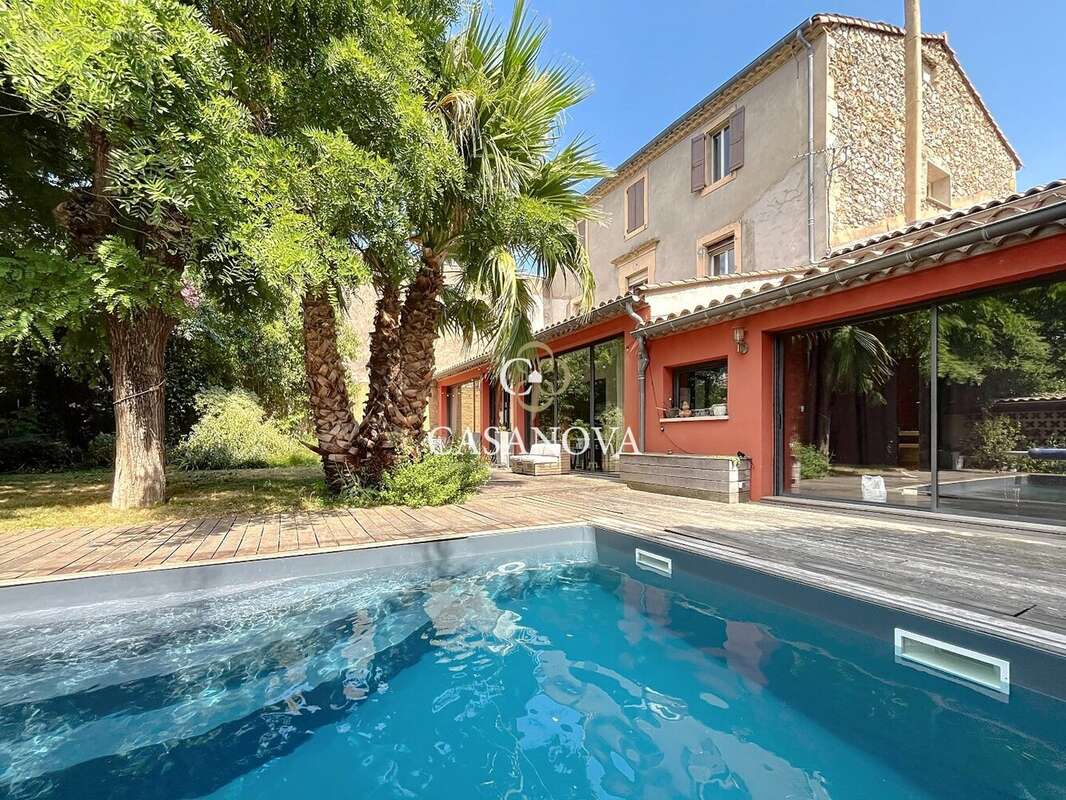 Maison de caractere avec jardin et piscine. grand garage. centre-ville tous commerces. potentiel chambres d'hotes et gites. 40 k - photo 22
