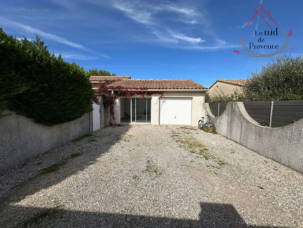 Maison à CAMARET-SUR-AIGUES