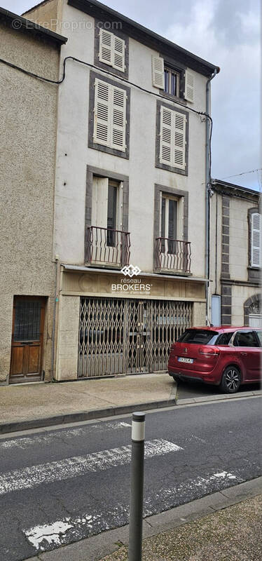 Appartement à LES MARTRES-DE-VEYRE