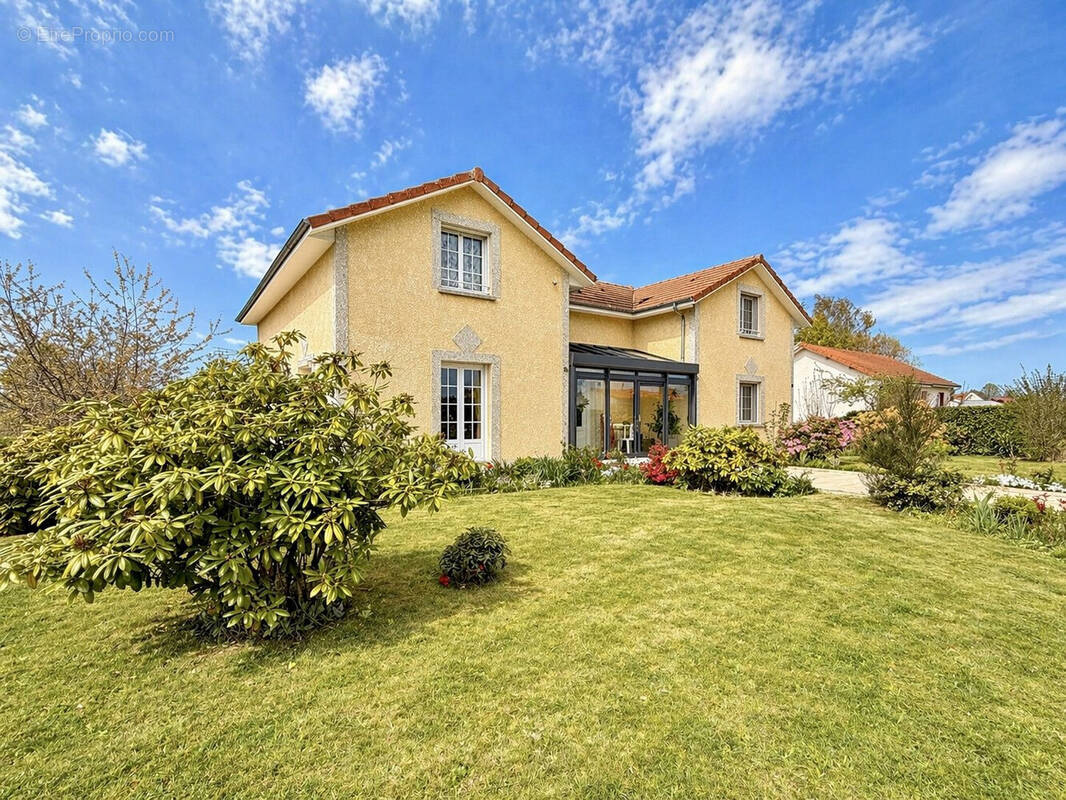 Maison à SAINT-GEORGES-DE-MONS