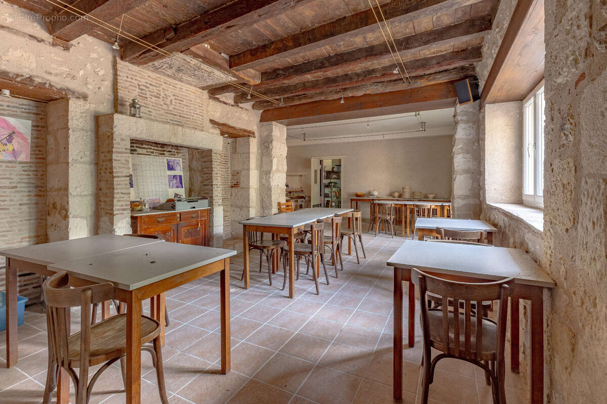 Propriété avec maison, piscine et ancien restaurant - photo 13