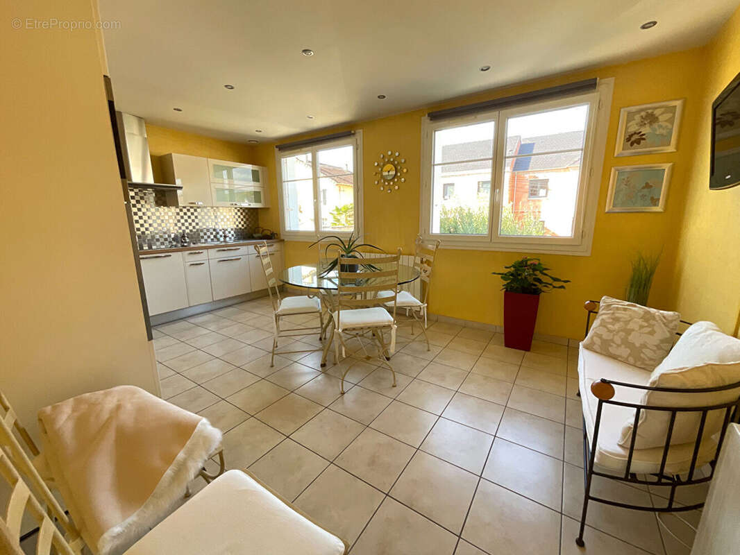 Maison à CHANTELOUP-LES-VIGNES