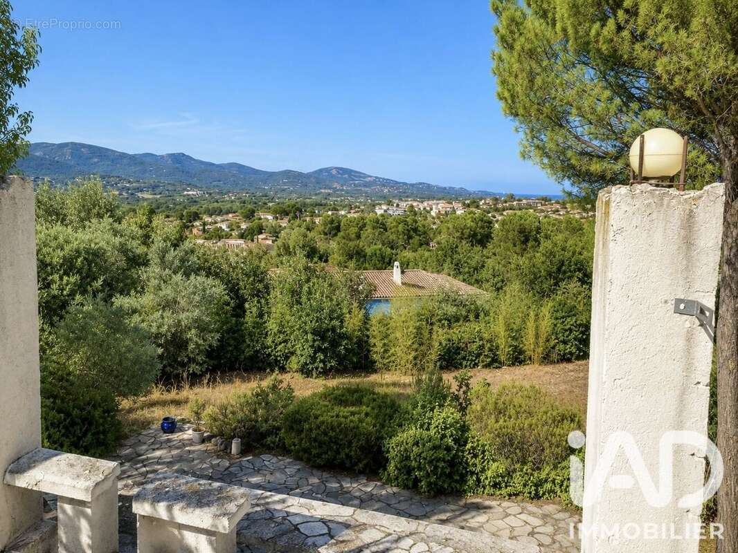 Maison 135 m² à Cogolin  - photo 3