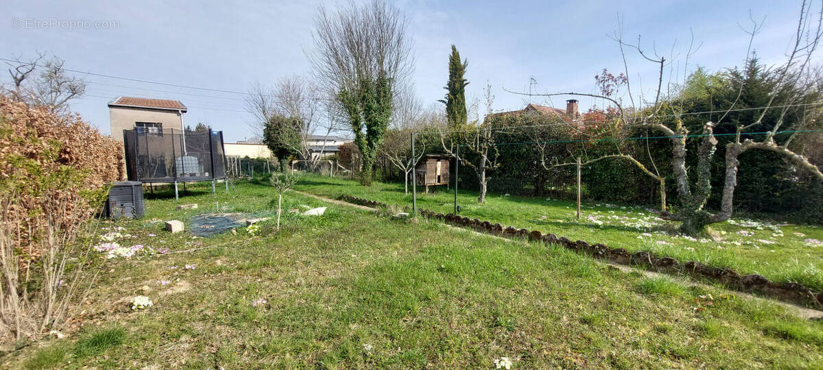 Terrain à CONFLANS-EN-JARNISY