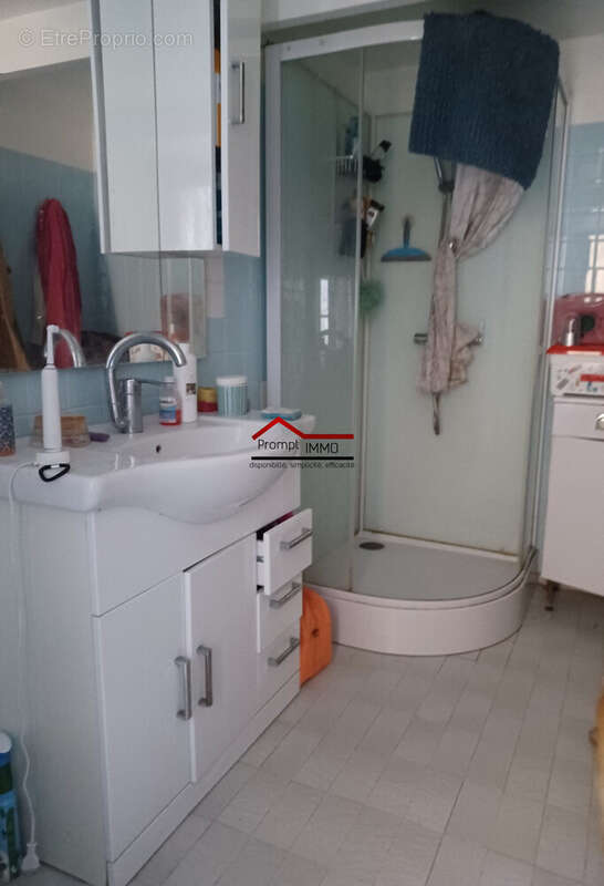 Salle d&#039;eau 1°étage - Maison à LES MEES