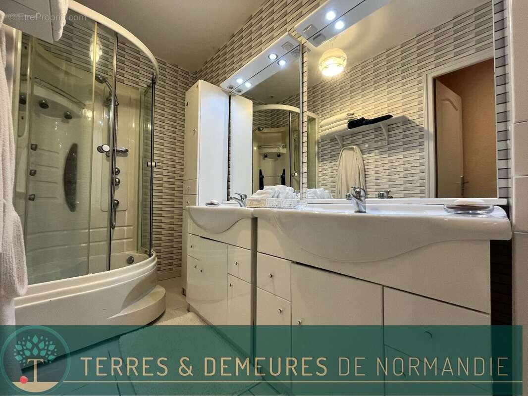 Maison à MEZIDON-CANON