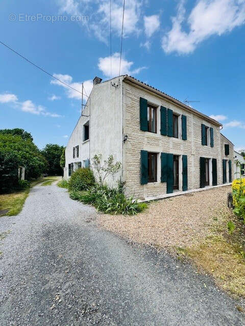 Maison à SURGERES