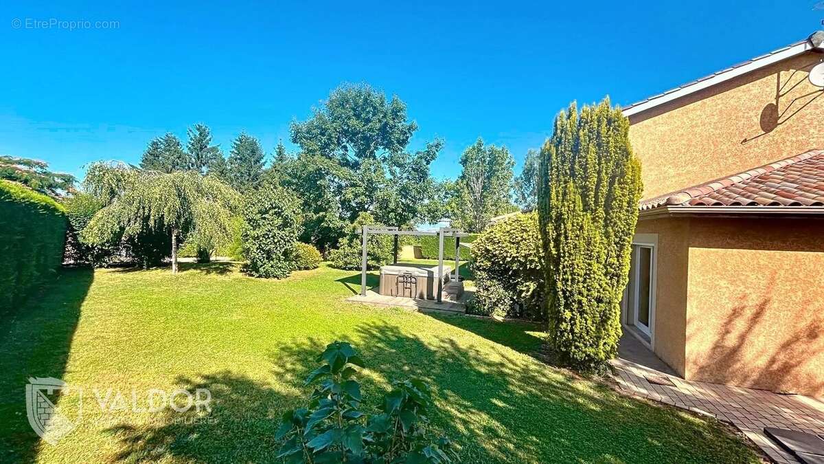 Maison à MONTMERLE-SUR-SAONE