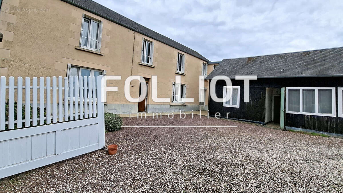 Maison à SAINT-SEVER-CALVADOS