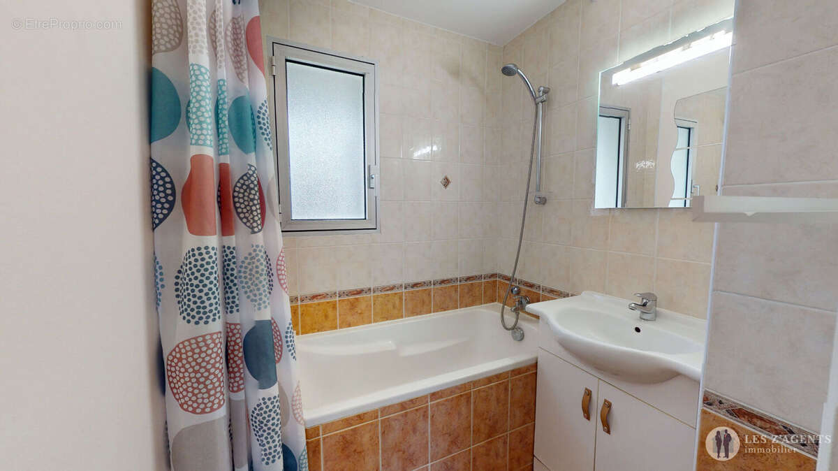 Appartement à SAINT-MARTIN-D'HERES