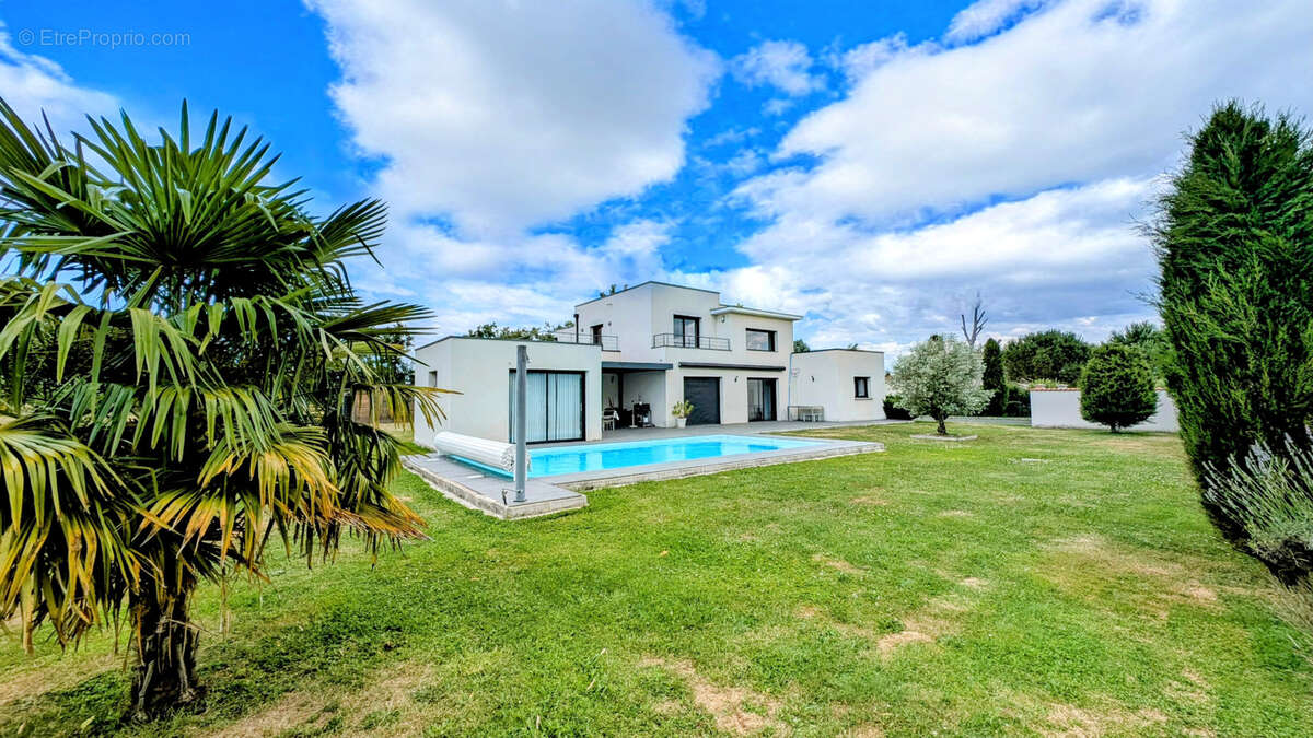 Aux portes de riorges, villa contemporaine - photo 2
