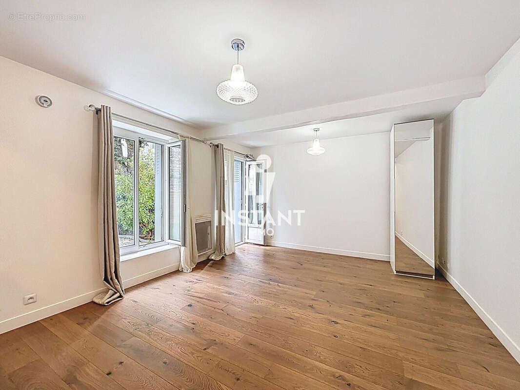 Appartement à CHARENTON-LE-PONT