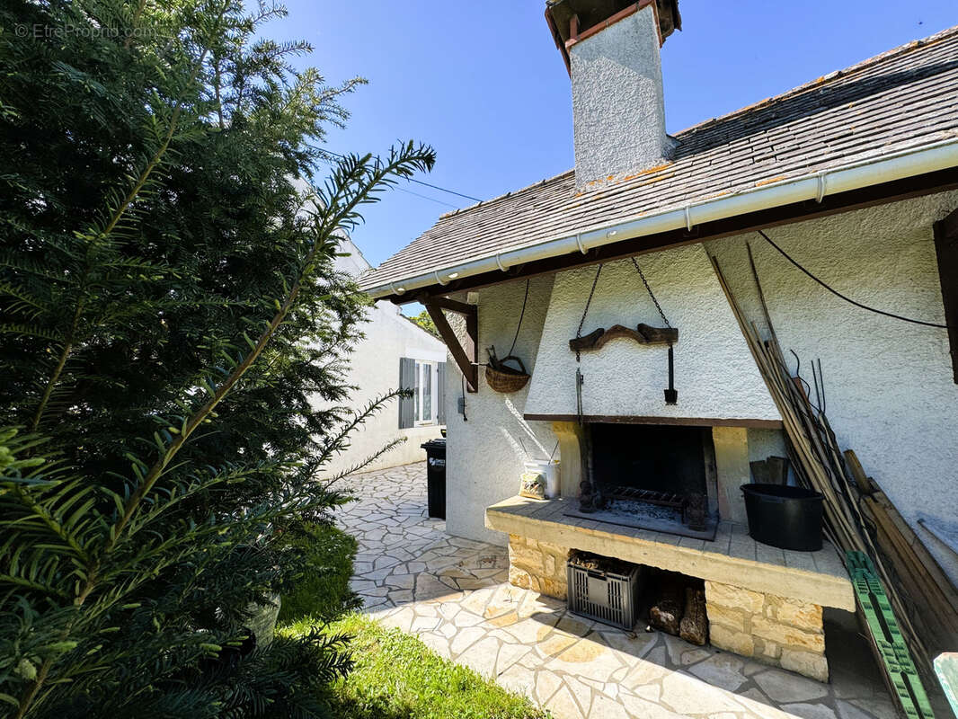 Maison à COURS-DE-PILE