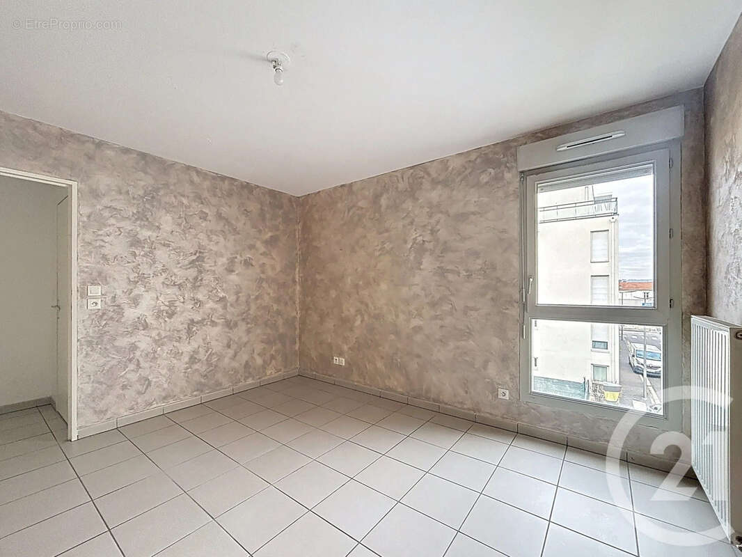 Appartement à DECINES-CHARPIEU