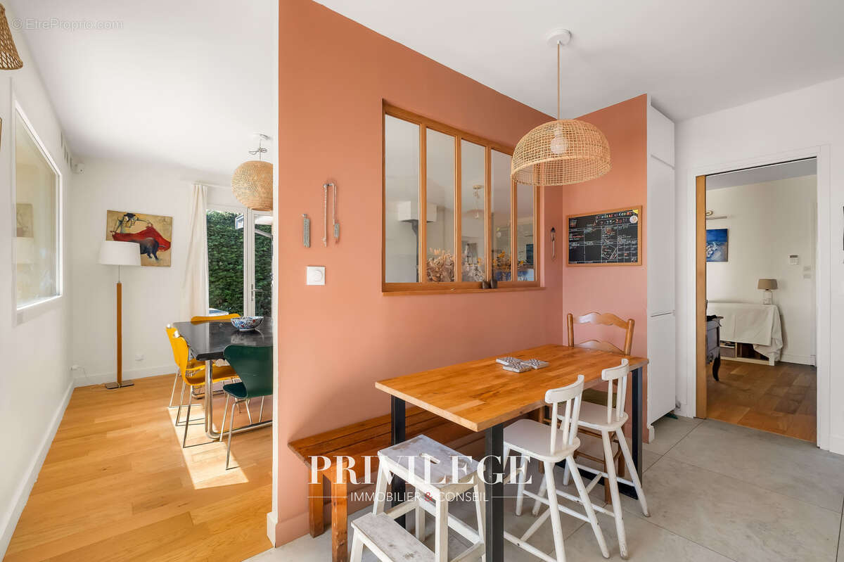 Maison à SAINT-GENIS-LES-OLLIERES