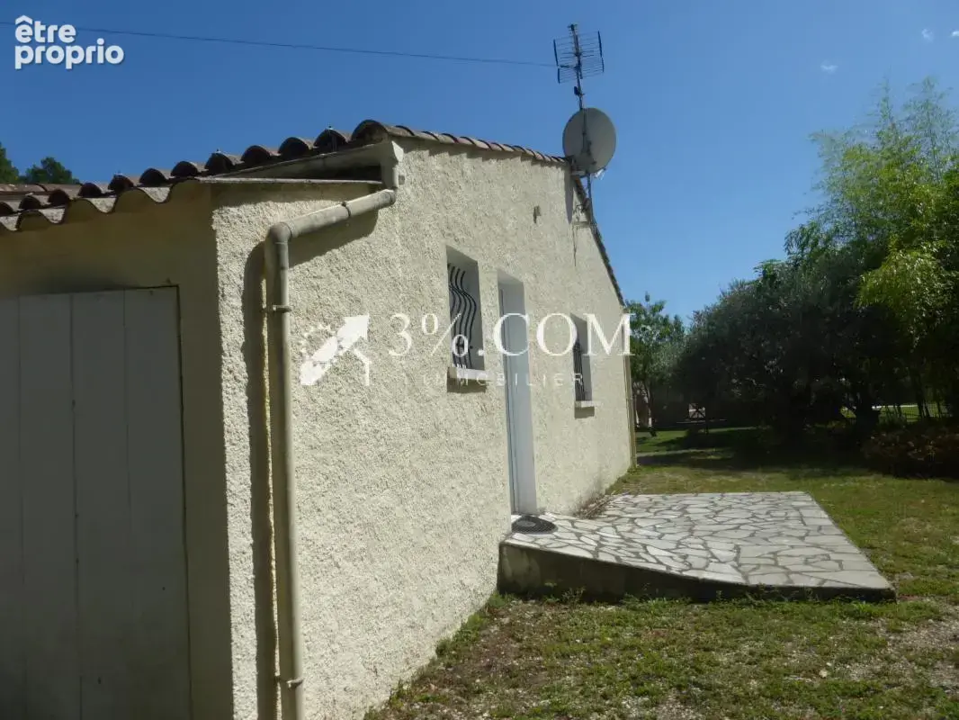 Maison plain pied avec véranda, garage, piscine et jardin at - photo 16