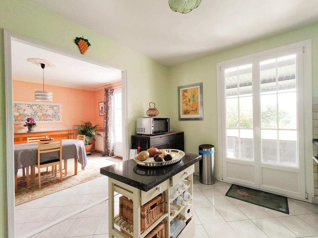 cuisine équipée maison plain-pied Villaines la Juhel - Maison à VILLAINES-LA-JUHEL