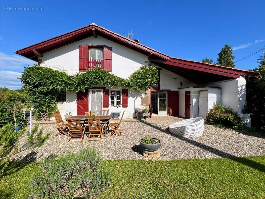 Maison à LARRESSORE