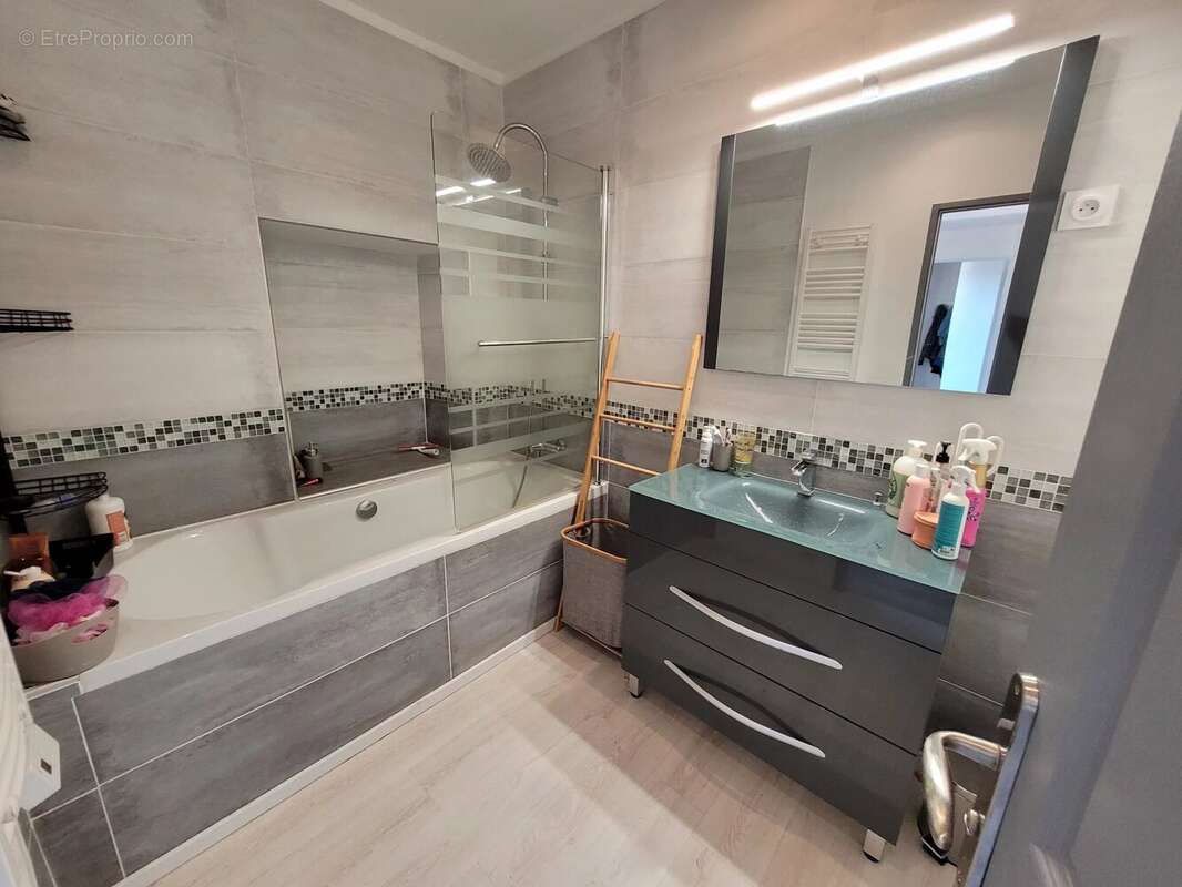 Maison à SAINT-HILAIRE-DE-BRETHMAS