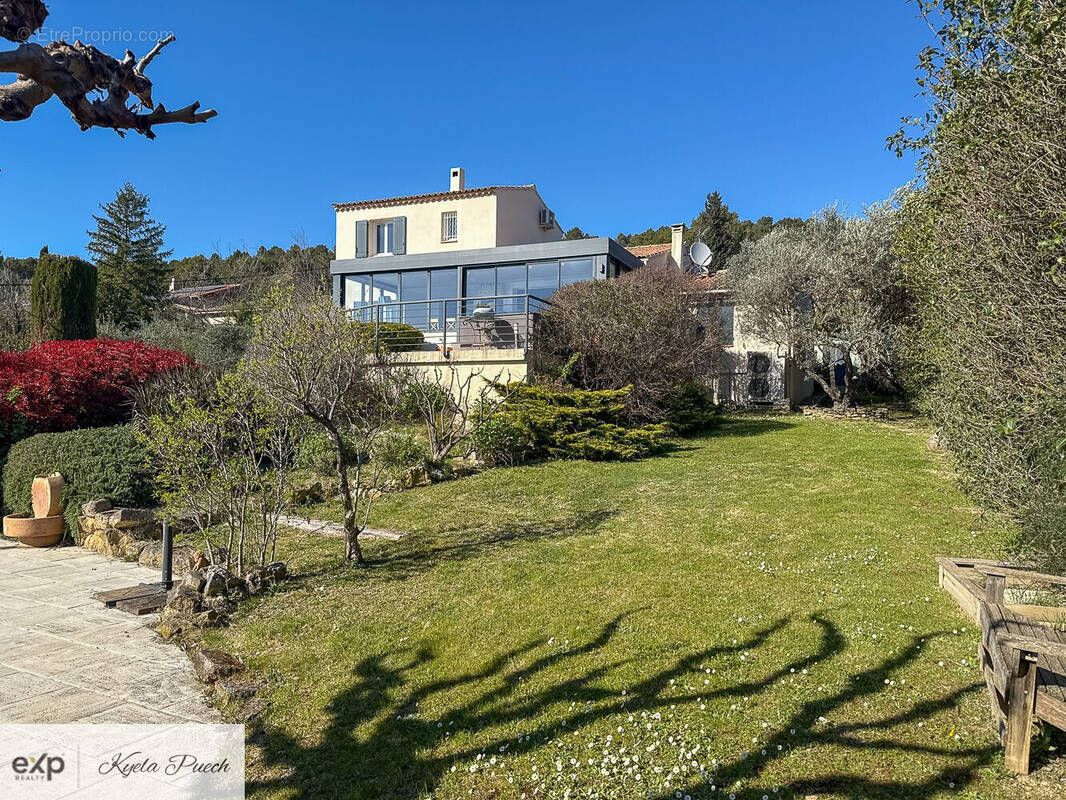 Kyela Puech- ep luxury présente villa de 2 chambres avec deux studios indépendants, piscine, terrain constructible, vue imprenable sur Villelaure, proche Pertuis et Aix-en-Provence - Maison à VILLELAURE