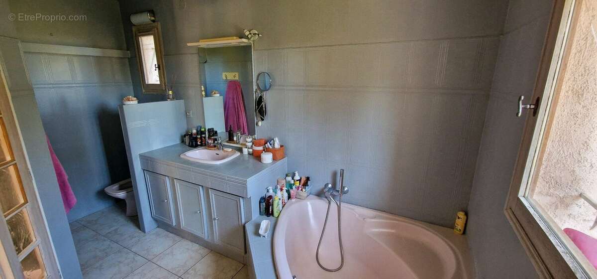 Maison 281 m² à Peymeinade  - photo 9