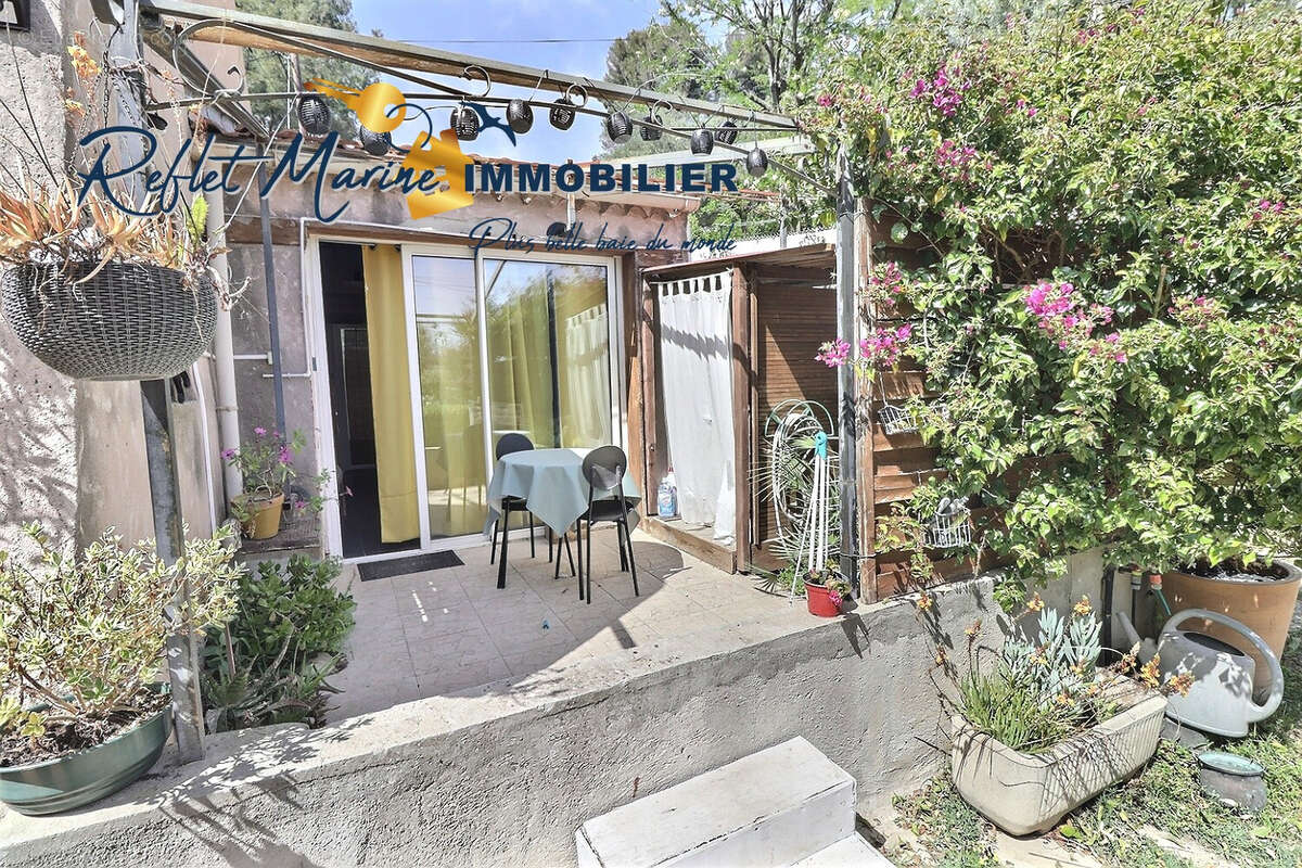 Maison à CEYRESTE