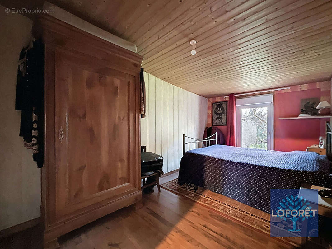 Maison à LA CHAIZE-LE-VICOMTE