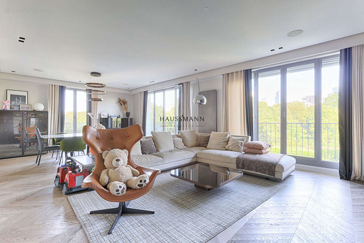 Appartement à NEUILLY-SUR-SEINE