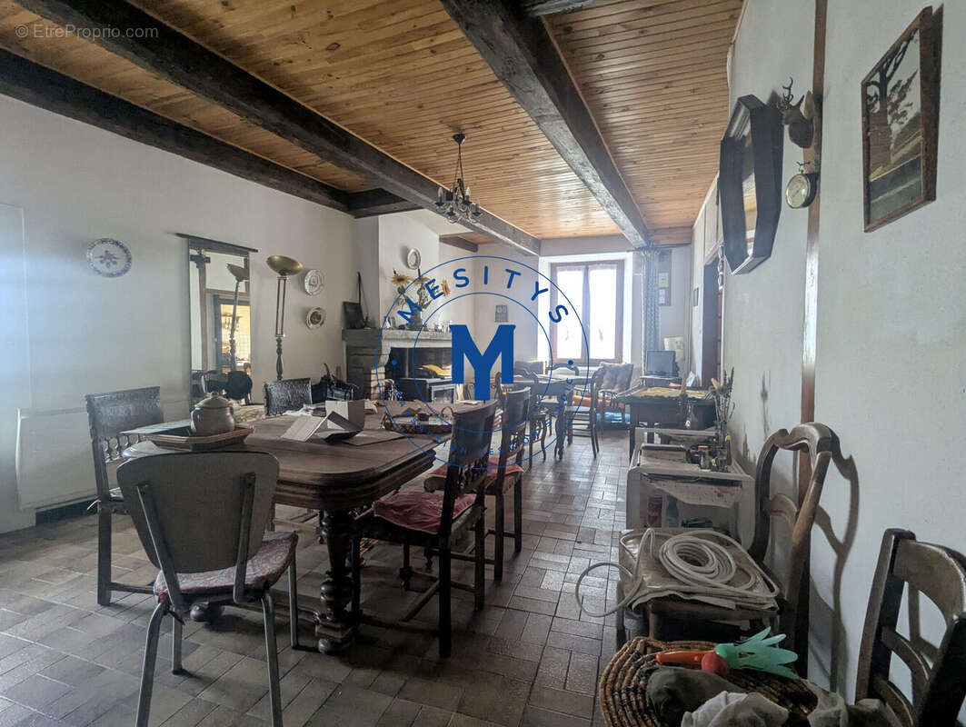 Maison à SAINT-ROMAIN-LACHALM