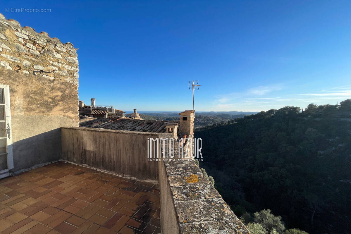 Appartement à TOURRETTES-SUR-LOUP