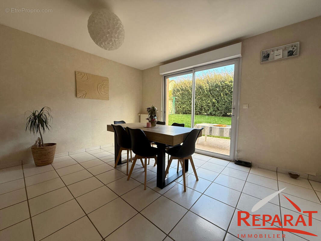 Maison à SAINT-PANTALEON-DE-LARCHE