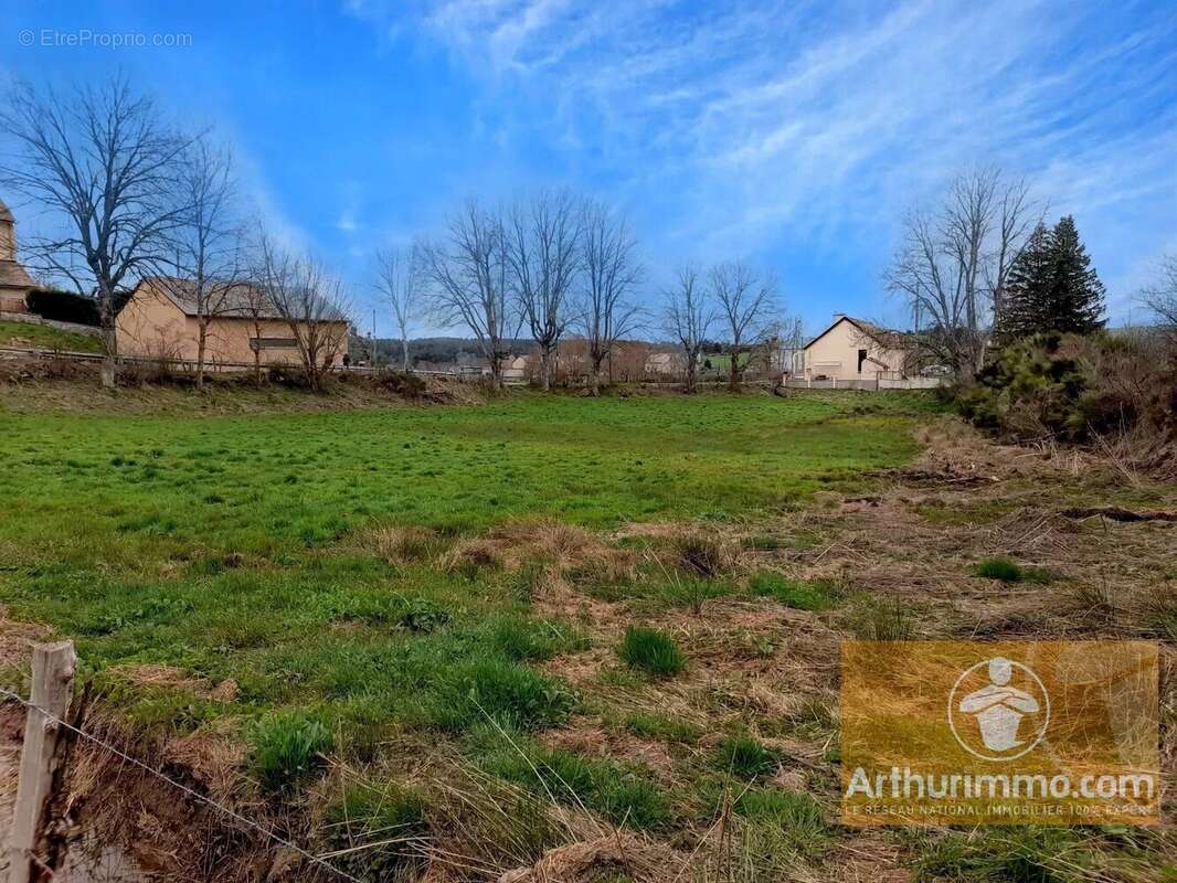 Terrain à LES LAUBIES