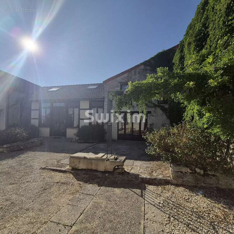 Maison de Charme : 11 Pièces, 329 m² Disponible - photo 20