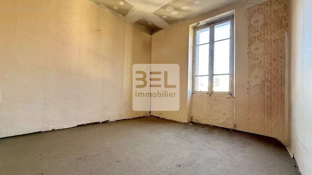 Appartement à BAGNOLS-SUR-CEZE