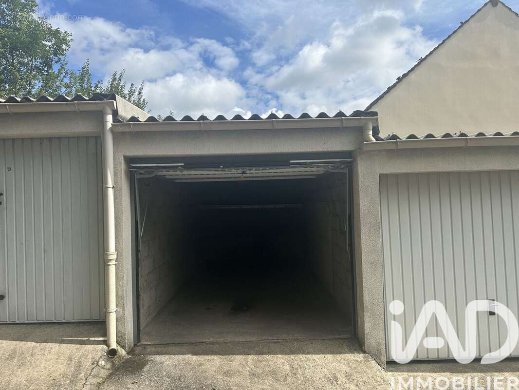 Photo 2 - Parking à PALAISEAU