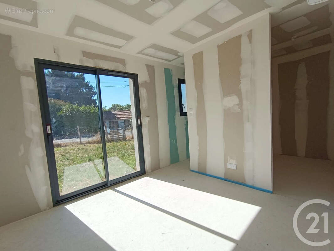 Maison à SAINT-AIGULIN