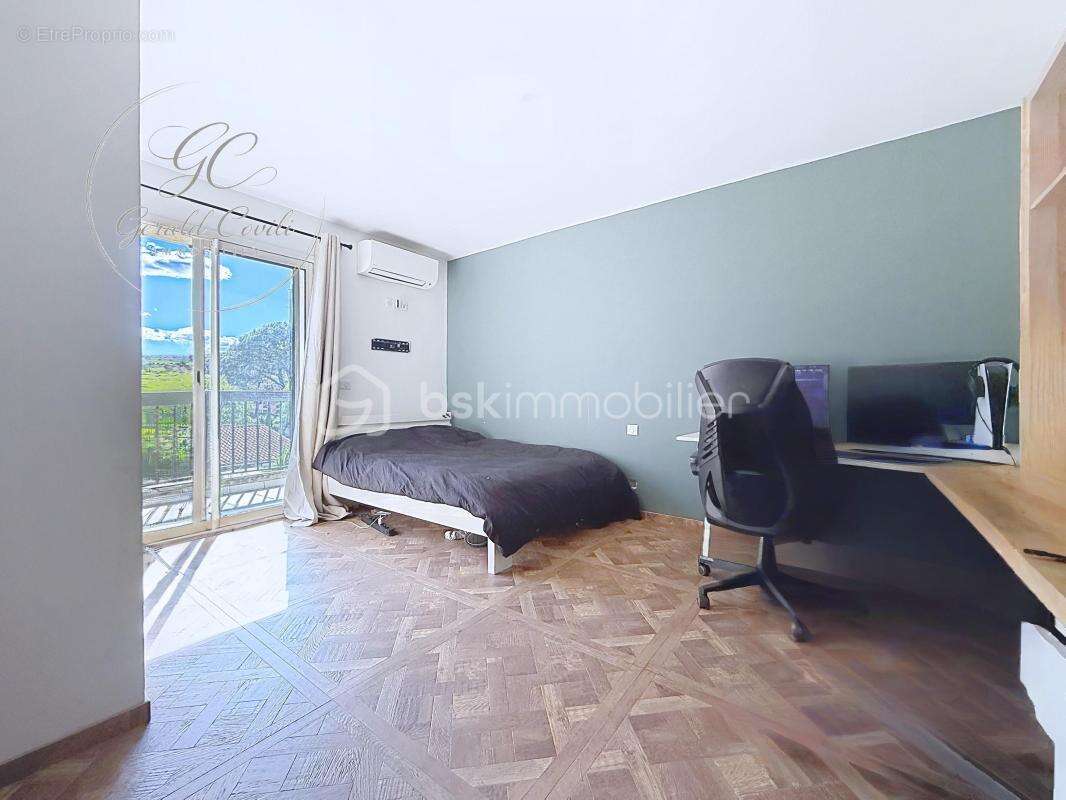 Appartement à VALLAURIS