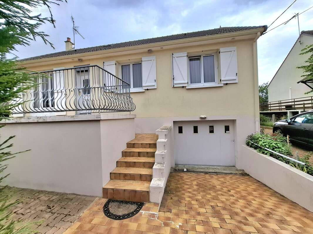 Maison 96 m² à La Bazoge  - photo 2