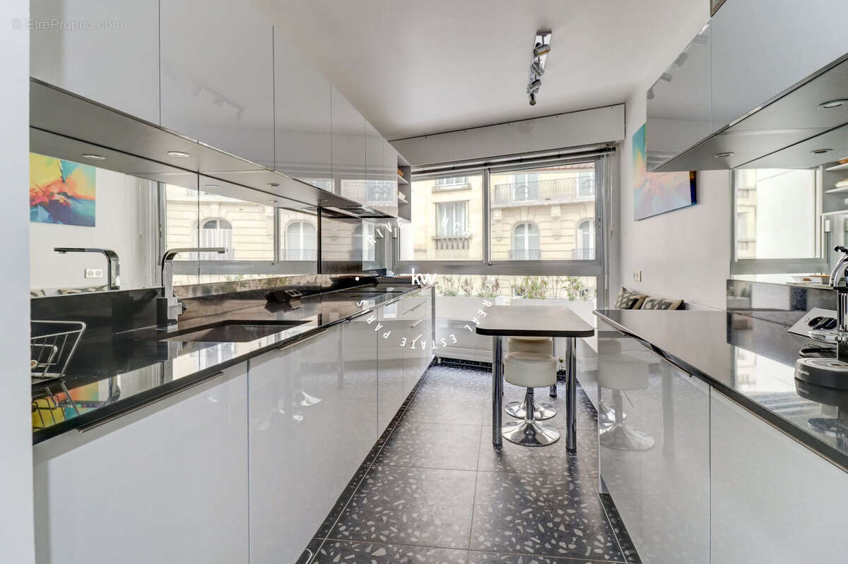 Appartement à PARIS-7E