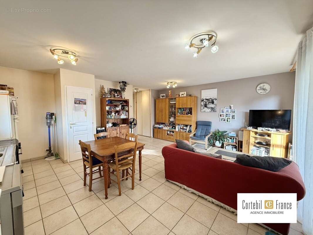 Appartement à ALLONZIER-LA-CAILLE