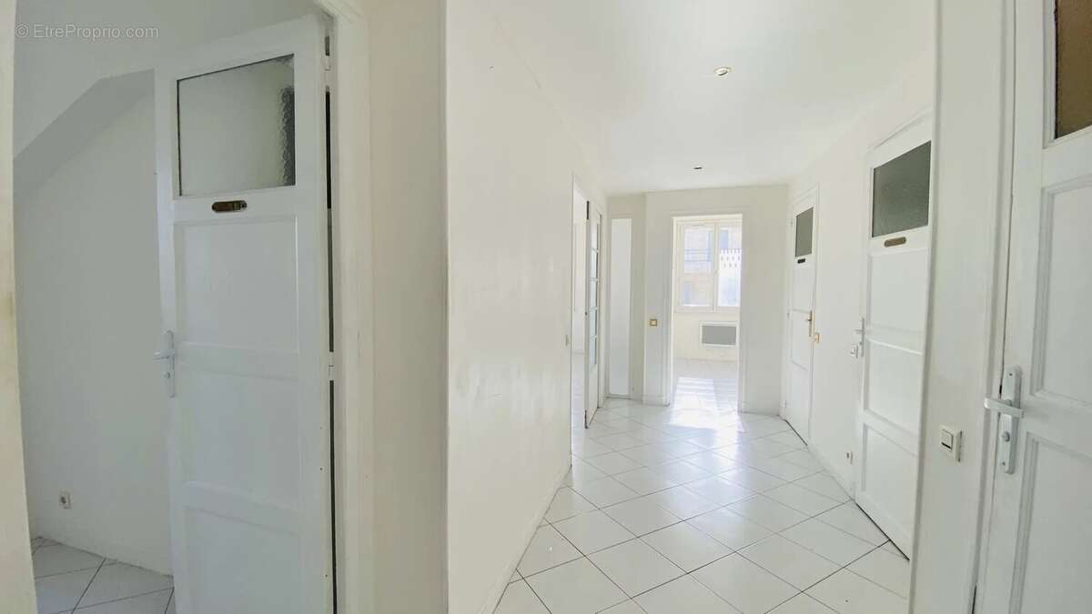 Appartement à MARSEILLE-4E