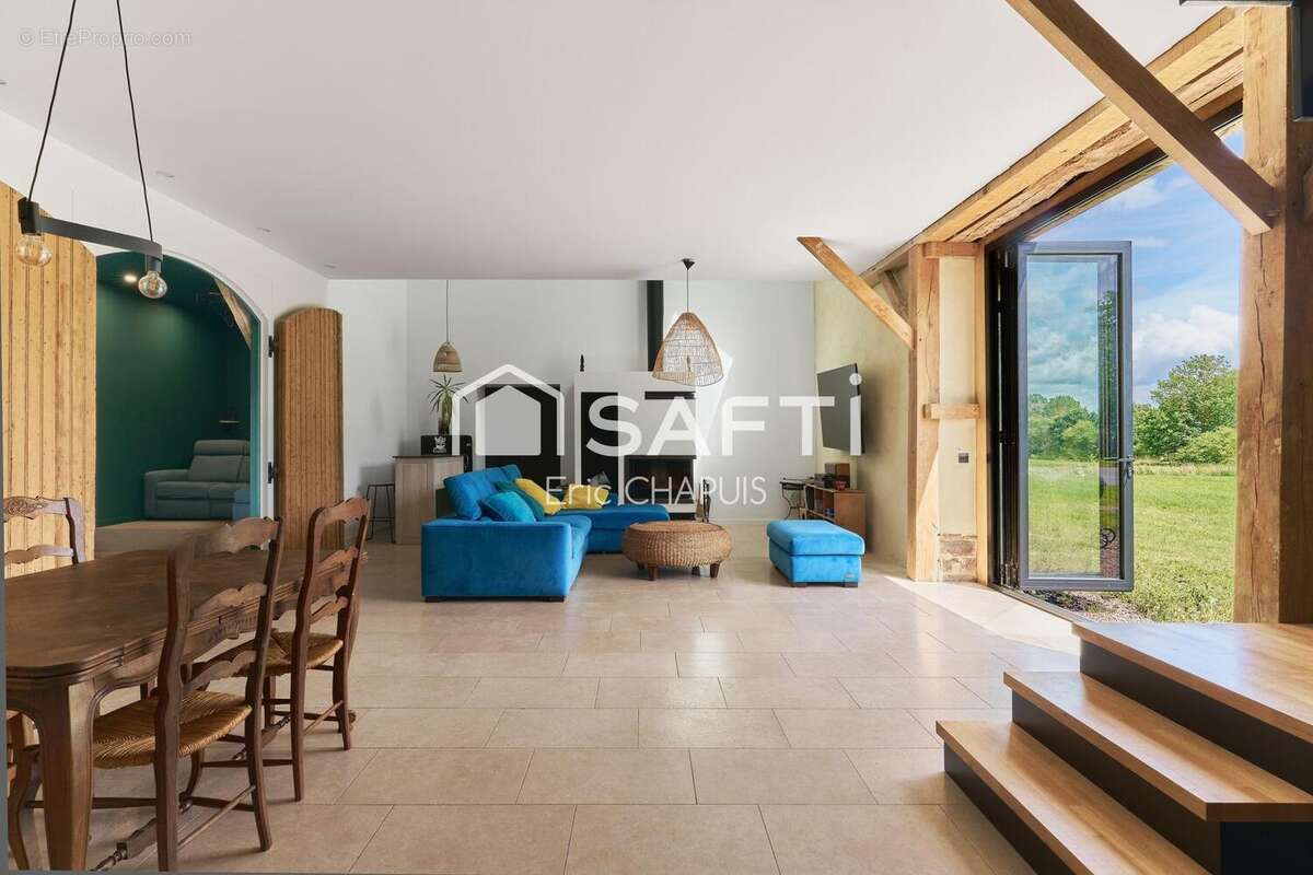 Maison 265 m² à Saint-Gilles  - photo 2