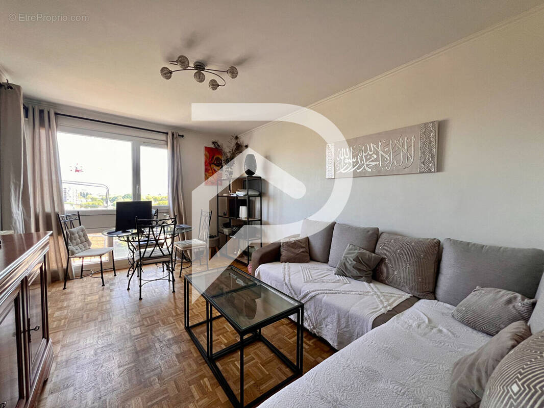 Appartement à VILLENEUVE-LA-GARENNE