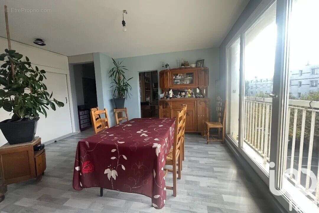 Photo 3 - Appartement à SAINTE-GENEVIEVE-DES-BOIS