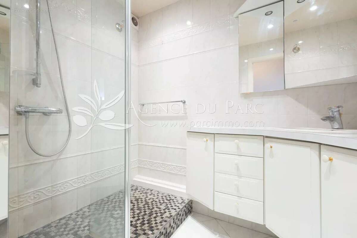 Superbe appartement 4 pièces avec vue mer à Villeneuve-Loubet - photo 10