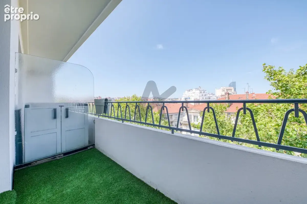 Appartement de 110 m2 en étage élevé avec une vue dégagée et un garage - photo 13
