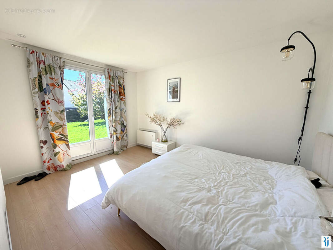 Maison à LE MESNIL-ESNARD