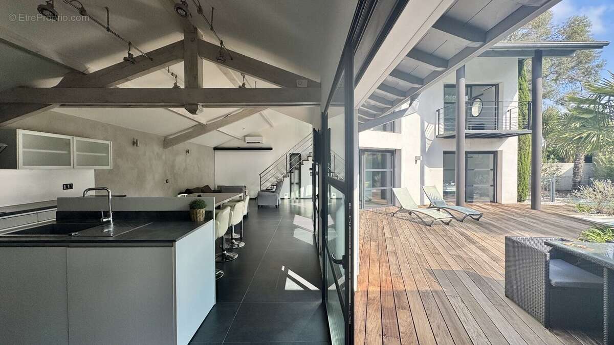 Villa d'architecte de type t5 de 136 m2 avec piscine - photo 5