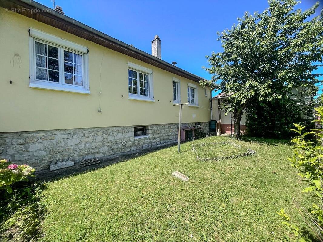 Maison 74 m² à Saint-Marcel  - photo 1