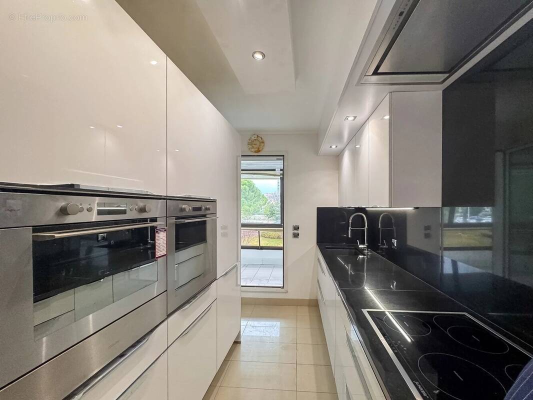 Appartement à SAINT-LAURENT-DU-VAR